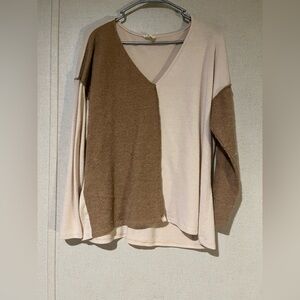 BiBi V-Neck Sweater in Cream and Brown